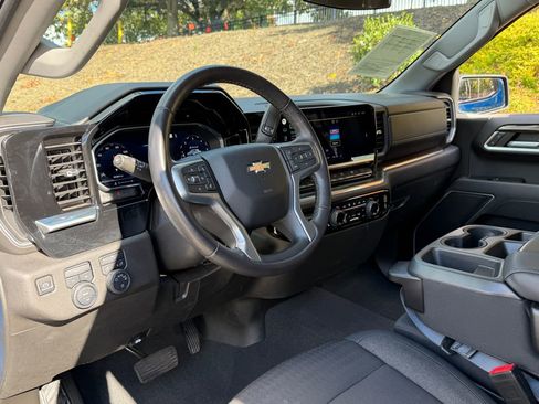 Used 2022 Chevrolet Silverado 1500 LT w/ Protection Package image 13