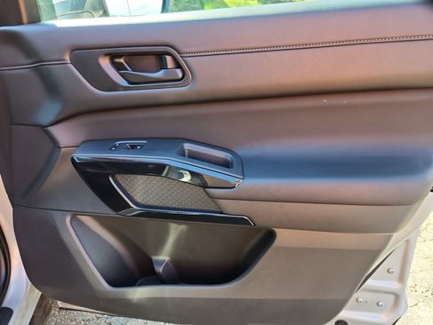 Used 2025 Nissan Pathfinder SV image 49