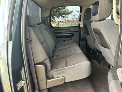 Used 2009 Chevrolet Silverado 2500 LT w/ Exterior Plus Package RWD image 16