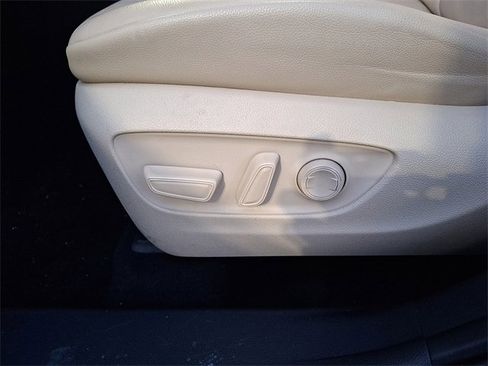 Certified 2023 Toyota Highlander XLE image 15