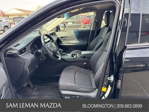 Used 2021 Toyota Venza LE w/ Carpet Mat Package (TMS) image 3