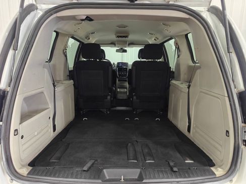 Used 2019 Dodge Grand Caravan SE FWD image 33