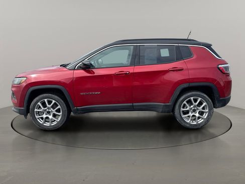 Used 2025 Jeep Compass Limited image 4