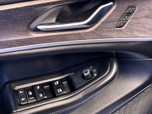 Used 2023 Jeep Grand Cherokee Limited RWD image 18