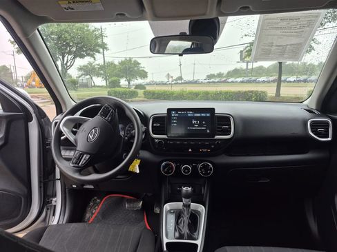 Used 2021 Hyundai Venue SE FWD image 17