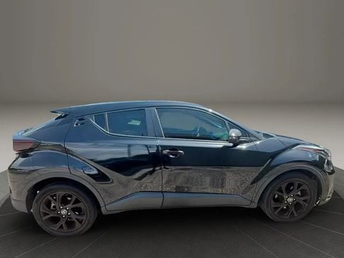 Used 2020 Toyota C-HR XLE FWD image 6