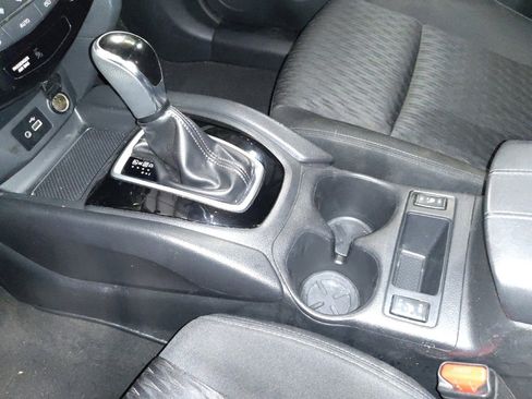 Used 2018 Nissan Rogue SV w/ Premium Package FWD image 26