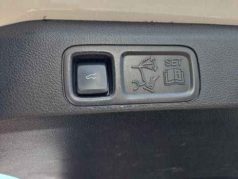 Used 2018 Ford Expedition Max Limited RWD image 25