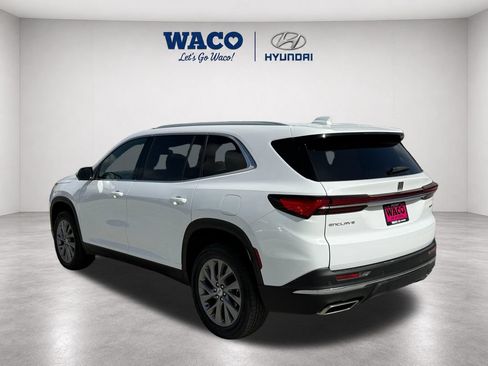 Used 2025 Buick Enclave Preferred FWD image 5