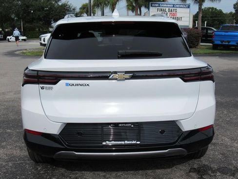 New 2025 Chevrolet Equinox EV LT image 5