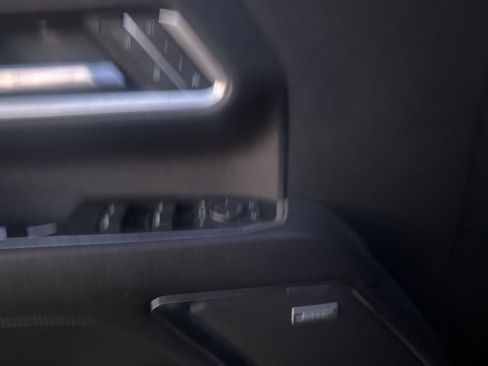 Used 2024 GMC Sierra 2500 SLT w/ SLT Convenience Package image 15