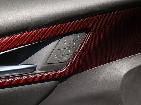 Used 2024 Chevrolet Traverse RS FWD image 12