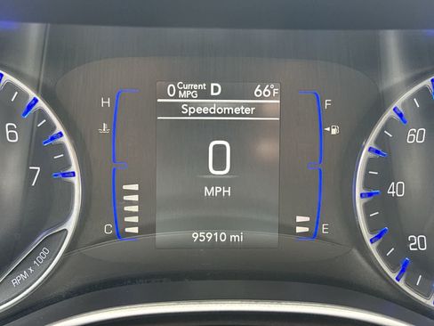 Used 2020 Chrysler Voyager Lxi FWD image 11