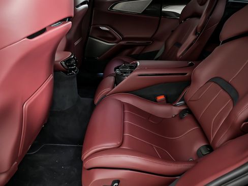 Used 2024 Ferrari Purosangue image 38