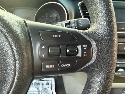 Used 2018 Kia Sedona L image 14