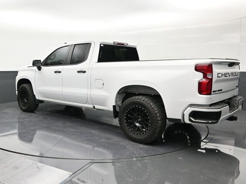 Used 2020 Chevrolet Silverado 1500 Custom w/ Custom Value Package image 3
