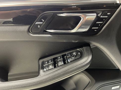 Used 2016 Porsche Macan S image 22