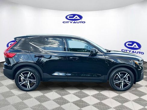 Used 2023 Volvo XC40 B5 Plus AWD/4WD image 2