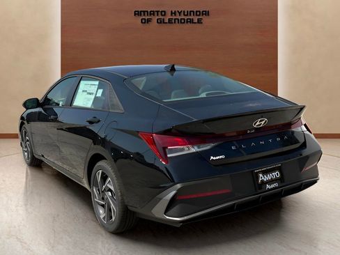 Used 2025 Hyundai Elantra Sport w/ Cargo Package FWD image 4