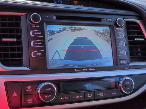 Used 2017 Toyota Highlander XLE image 23