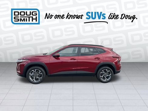 Used 2025 Chevrolet Trax LT w/ Driver Confidence Package image 2