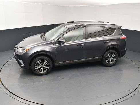 Used 2018 Toyota RAV4 XLE AWD/4WD image 15
