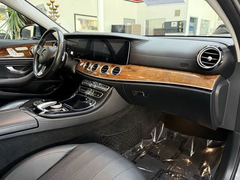 Used 2018 Mercedes-Benz E 300 4MATIC image 18