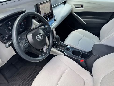 Certified 2024 Toyota Corolla Cross L image 11