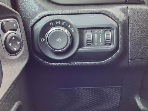 Used 2022 Jeep Wrangler Unlimited Sport image 17