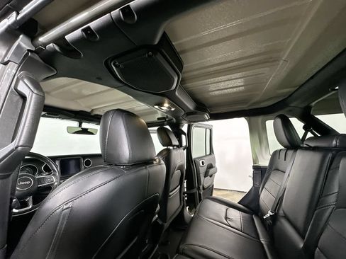 Used 2022 Jeep Wrangler Unlimited Sahara AWD/4WD image 13