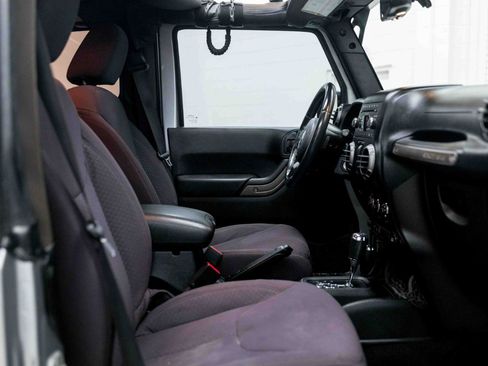Used 2013 Jeep Wrangler Sport AWD/4WD image 71