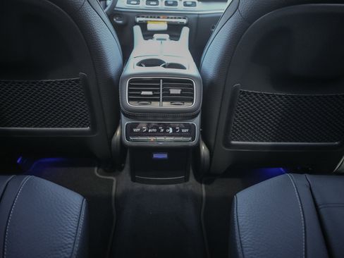 New 2026 Mercedes-Benz GLS 450 4MATIC image 32
