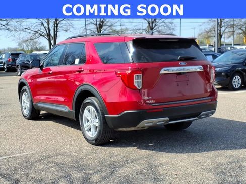Used 2024 Ford Explorer XLT w/ Equipment Group 202A AWD/4WD image 3