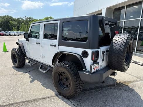 Used 2014 Jeep Wrangler Unlimited Rubicon w/ Connectivity Group AWD/4WD image 5