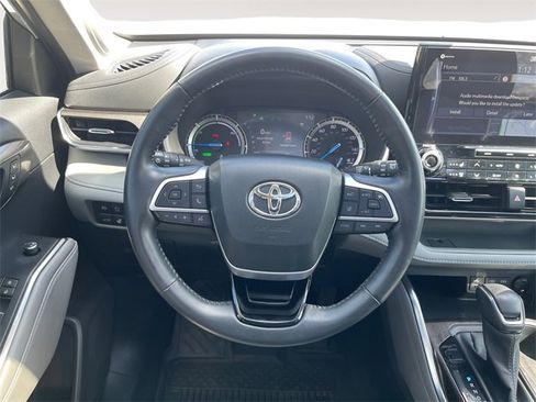 Used 2022 Toyota Highlander Limited image 12