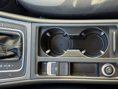 Used 2016 Volkswagen e-Golf SE w/ DC Fast Charging Package image 29