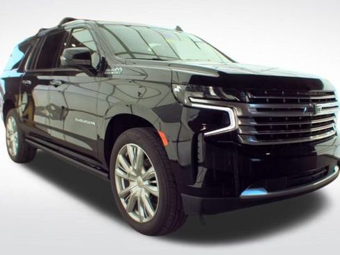 Used 2022 Chevrolet Suburban High Country AWD/4WD image 10