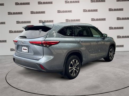 Used 2021 Toyota Highlander XLE image 5