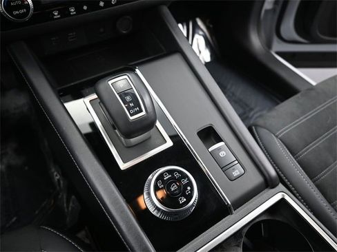 Used 2024 Mitsubishi Outlander SE image 17