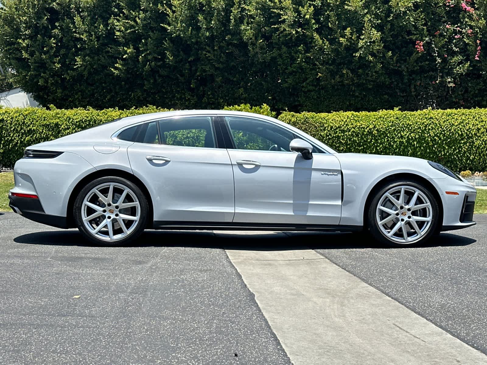 Certified 2025 Porsche Panamera 4 AWD/4WD image 9