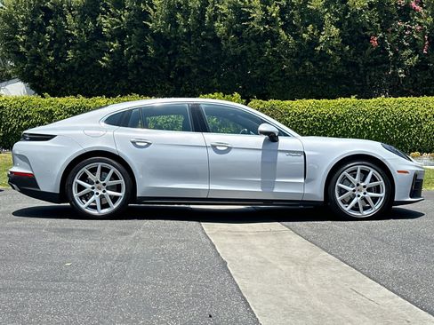 Certified 2025 Porsche Panamera 4 AWD/4WD image 9