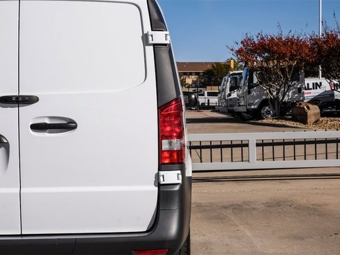 Used 2023 Mercedes-Benz Metris image 40
