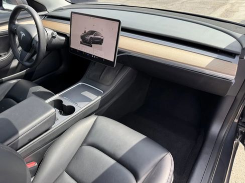 Used 2023 Tesla Model 3 Standard Range image 5