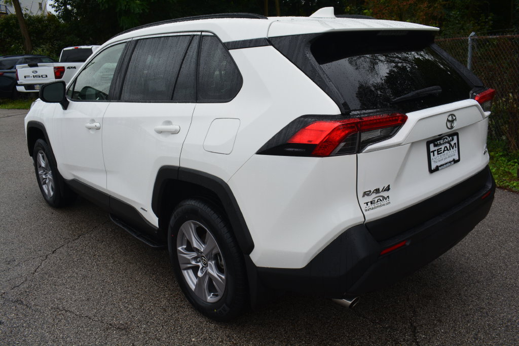 Used 2025 Toyota RAV4 LE AWD/4WD image 7