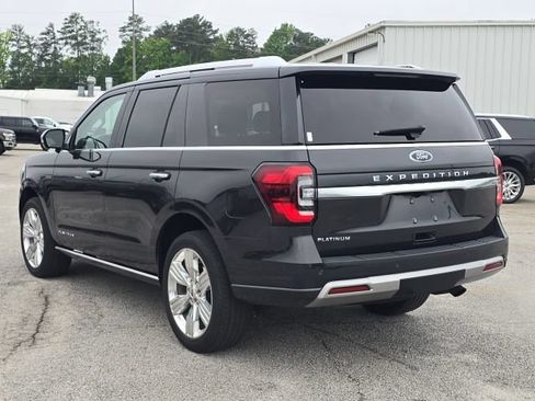 Used 2023 Ford Expedition Platinum RWD image 3