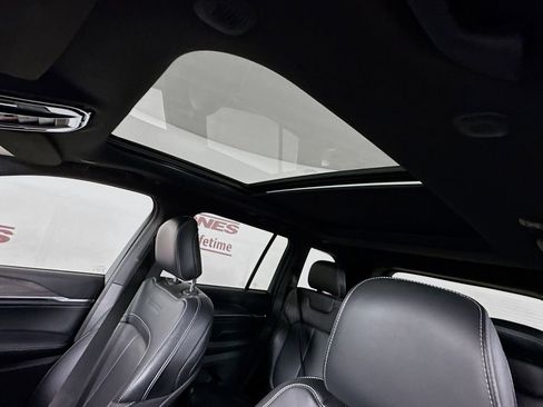 Used 2023 Jeep Grand Cherokee Overland image 12