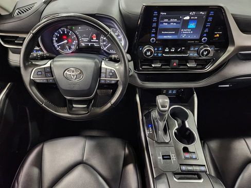 Used 2022 Toyota Highlander XLE FWD image 47
