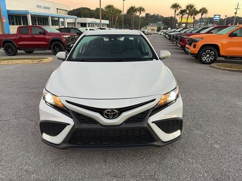 Used 2024 Toyota Camry SE image 2