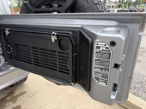 Used 2021 Jeep Wrangler Unlimited Sahara AWD/4WD image 28