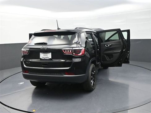 New 2026 Jeep Compass Latitude image 30